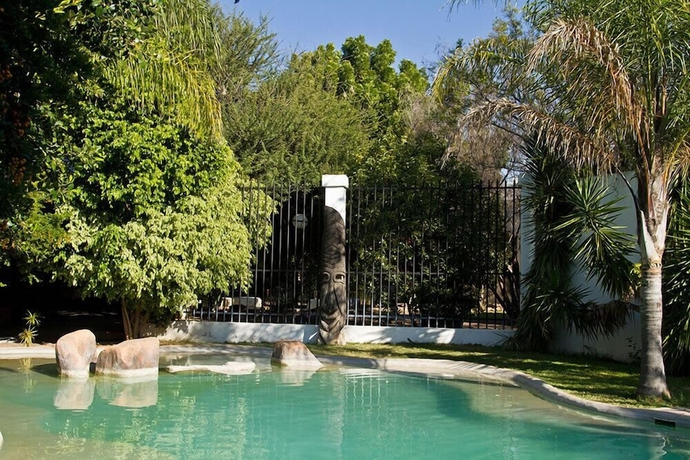Imagen de la piscina del Hotel Out of Africa Town Lodge. Foto 19