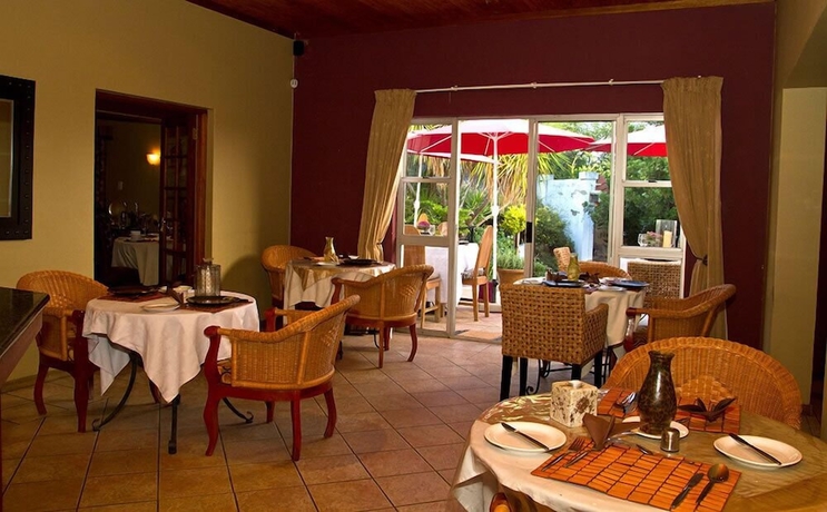 Imagen del bar/restaurante del Hotel Out of Africa Town Lodge. Foto 2