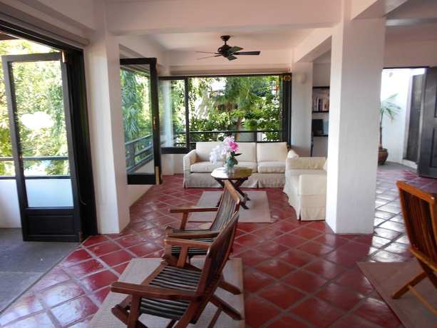 Imagen de la habitación del Hotel Out of the Blue Resort. Foto 7