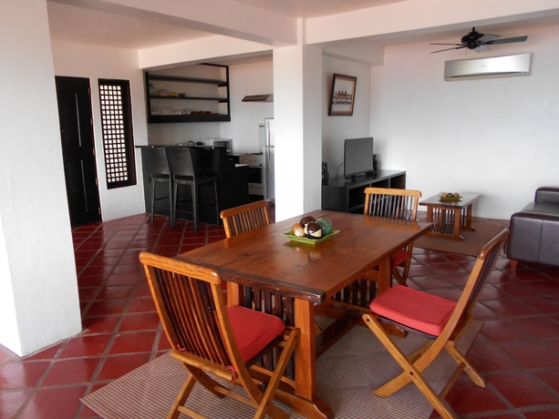 Imagen de la habitación del Hotel Out of the Blue Resort. Foto 8