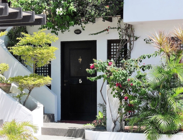 Imagen de la habitación del Hotel Out of the Blue Resort. Foto 9