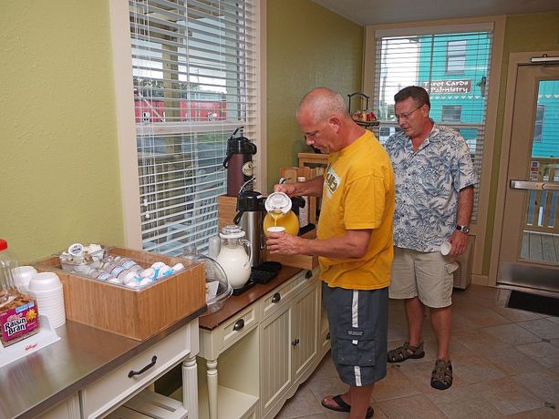 Imagen de los interiores del Hotel Outer Banks Inn. Foto 14