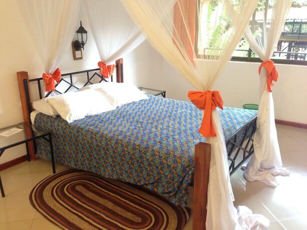 Imagen de la habitación del Hotel Outpost Lodge. Foto 20