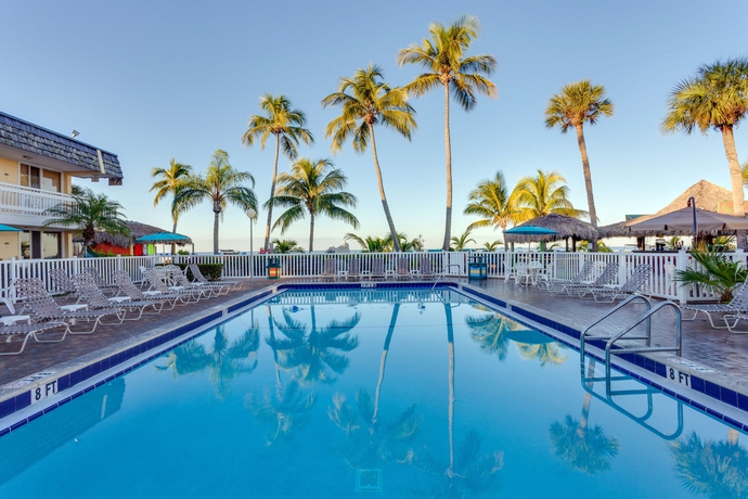 Imagen de la piscina del Hotel Outrigger Beach Resort. Foto 16