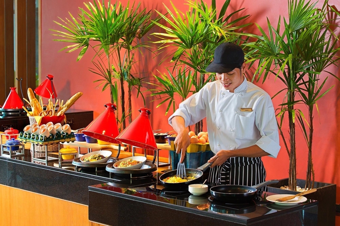 Imagen del bar/restaurante del Hotel Outrigger Khao Lak Beach Resort - Sha Extra Plus. Foto 1