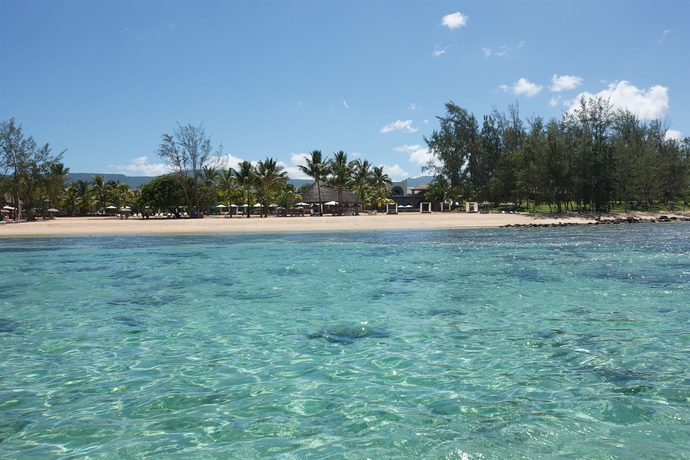 Imagen de los exteriores del Hotel Outrigger Mauritius Beach Resort. Foto 6