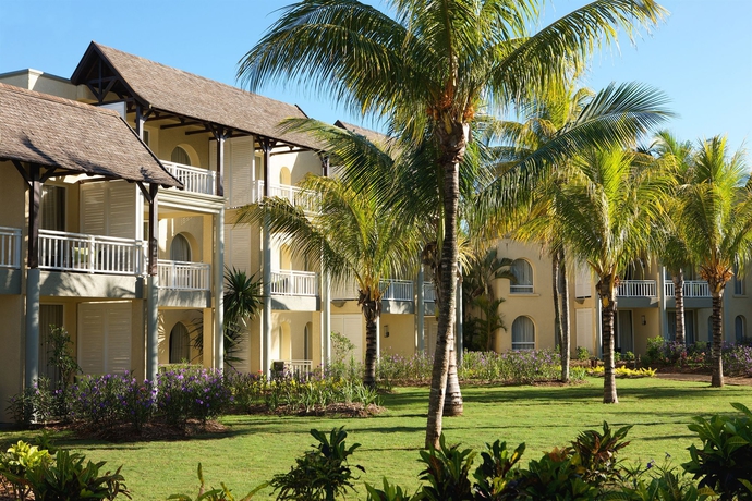 Imagen de los exteriores del Hotel Outrigger Mauritius Beach Resort. Foto 7