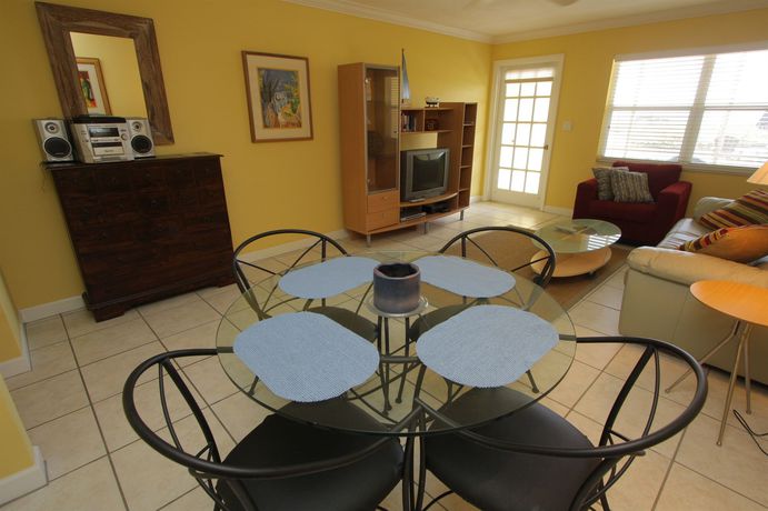 Imagen de la habitación del Hotel Outrigger Resort By Rva. Foto 2