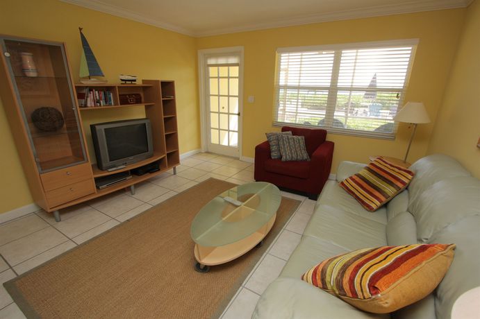 Imagen de la piscina del Hotel Outrigger Resort By Rva. Foto 16