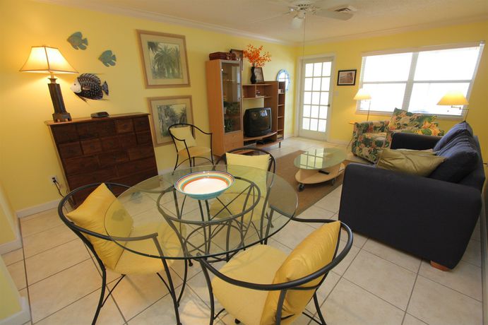 Imagen de los interiores del Hotel Outrigger Resort By Rva. Foto 15