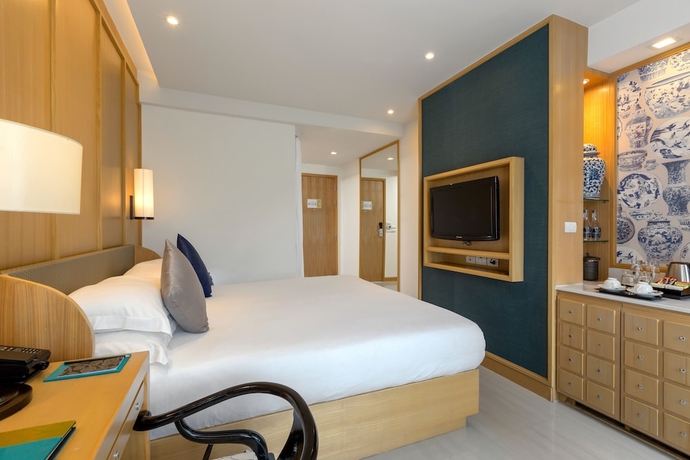 Imagen de la habitación del Hotel Outrigger Surin Beach Resort. Foto 9