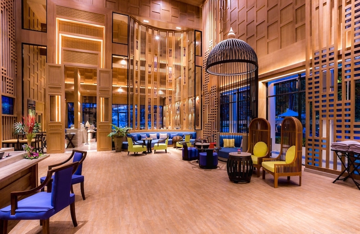 Imagen de los interiores del Hotel Outrigger Surin Beach Resort. Foto 16