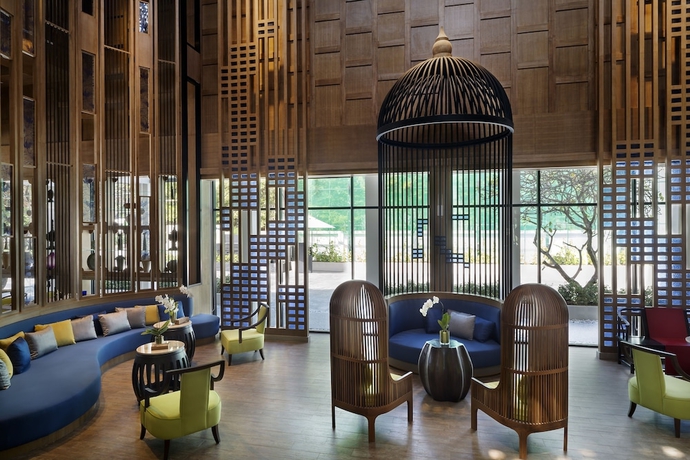 Imagen de los interiores del Hotel Outrigger Surin Beach Resort. Foto 18