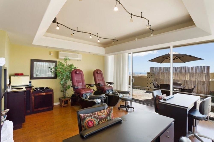 Imagen de la piscina del Hotel Outrigger Waikiki Beach Resort. Foto 12