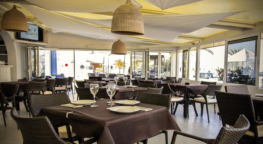 Imagen del bar/restaurante del Hotel Outsite Ibiza - Work, Connect, Explore. Foto 2