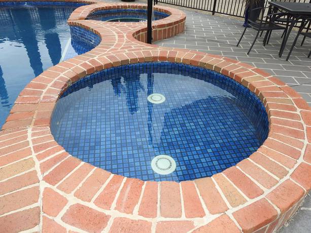 Imagen de la piscina del Hotel Ovens Valley Motor Inn. Foto 19