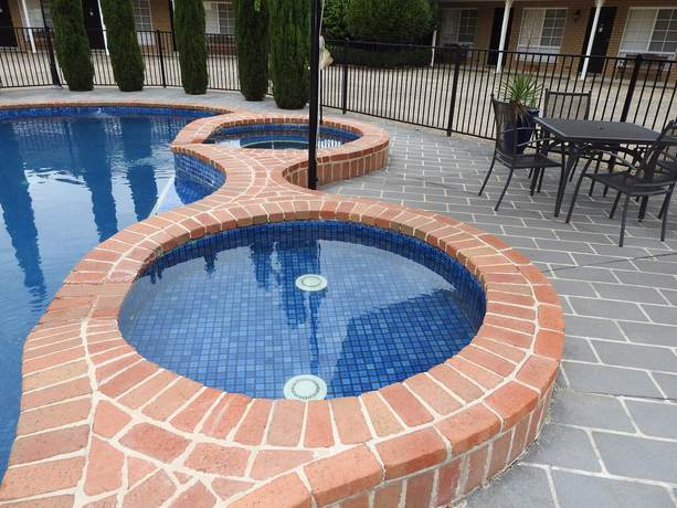 Imagen de la piscina del Hotel Ovens Valley Motor Inn. Foto 20