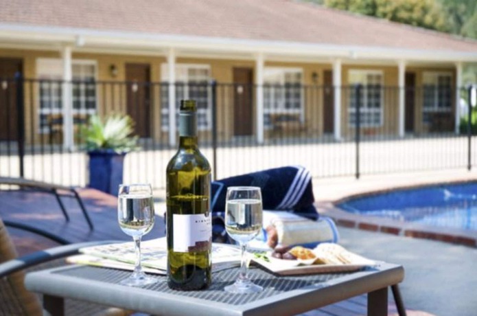 Imagen de los exteriores del Hotel Ovens Valley Motor Inn. Foto 16