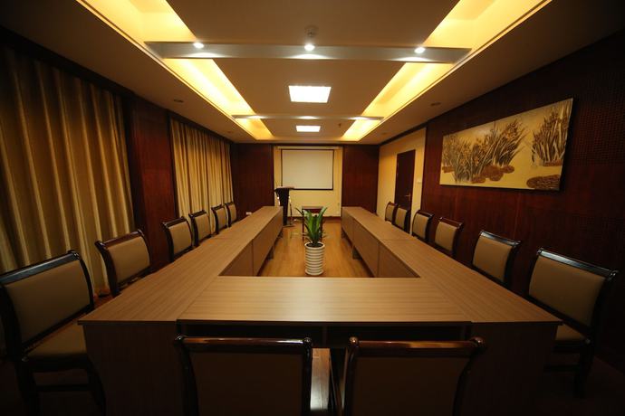Imagen de los interiores del Hotel Overseas Chinese International. Foto 13
