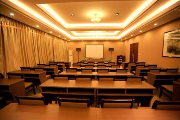 Imagen de los interiores del Hotel Overseas Chinese International. Foto 14