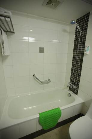 Imagen de la habitación del Hotel Overseas Chinese International. Foto 9