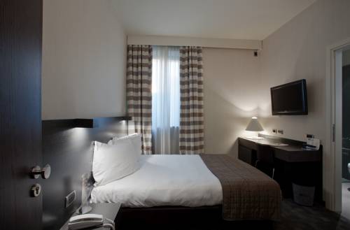 Imagen de la habitación del Hotel Ovest. Foto 4