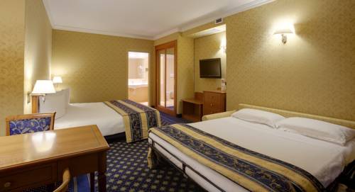 Imagen de la habitación del Hotel Ovest. Foto 9