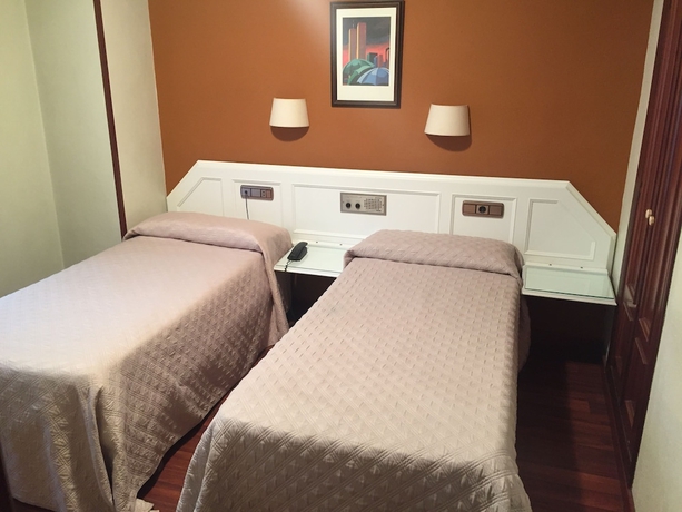 Imagen de la habitación del Hotel Ovetense. Foto 10