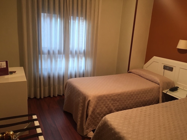 Imagen de la habitación del Hotel Ovetense. Foto 11