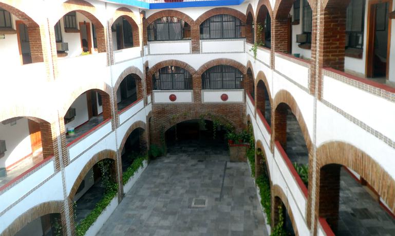 Imagen de los exteriores del Hotel Oviedo. Foto 13