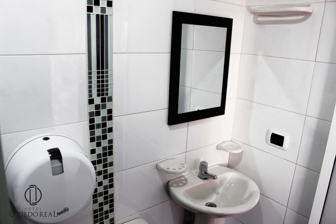 Imagen de la habitación del Hotel Oviedo Real. Foto 12