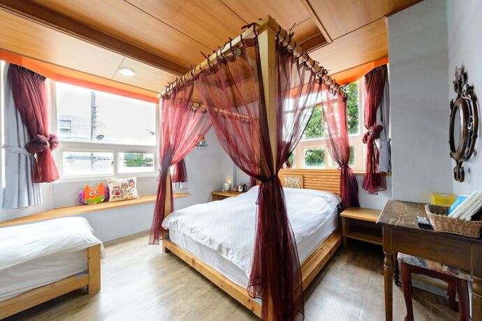 Imagen de la habitación del Hotel Owl Castle. Foto 12