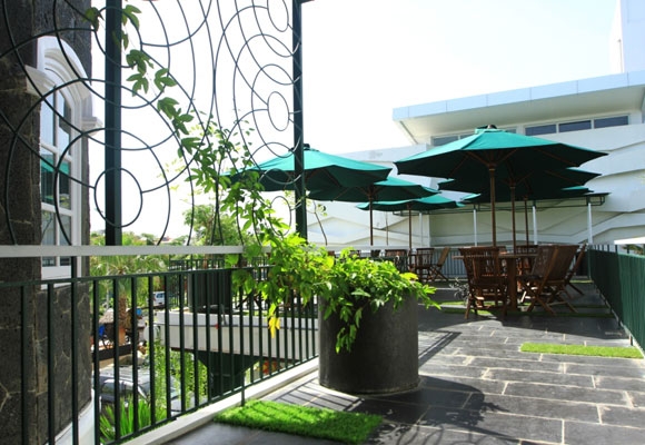 Imagen de los exteriores del Hotel Ox Ville. Foto 6