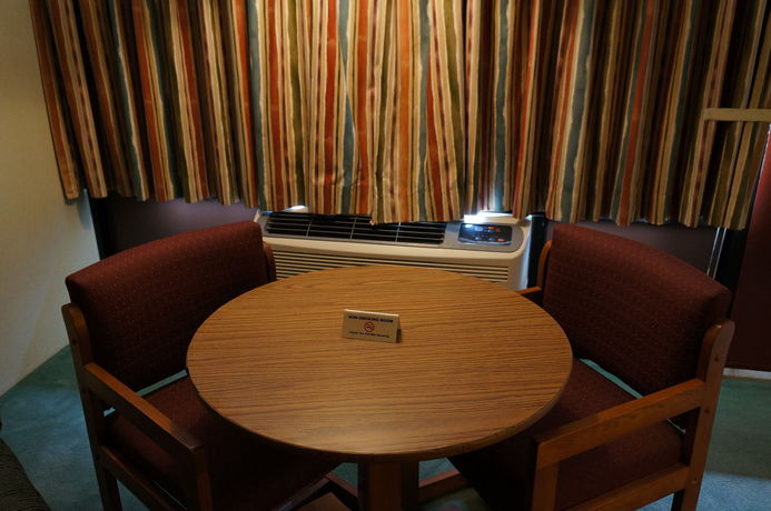 Imagen de los interiores del Hotel Oxford Inn Ozark. Foto 5