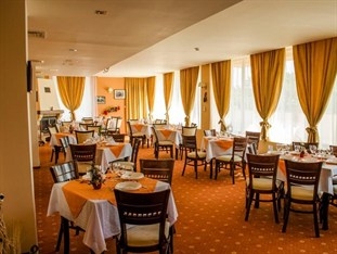 Imagen del bar/restaurante del Hotel Oxford Inn and Suites. Foto 2