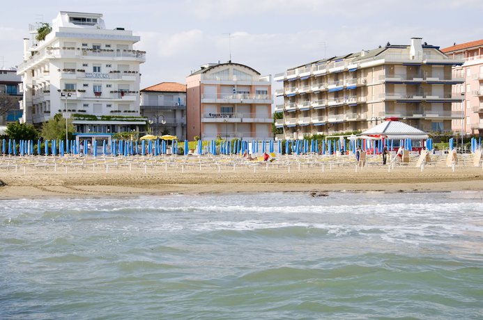 Imagen de los exteriores del Hotel Oxford, Lido Di Jesolo. Foto 14
