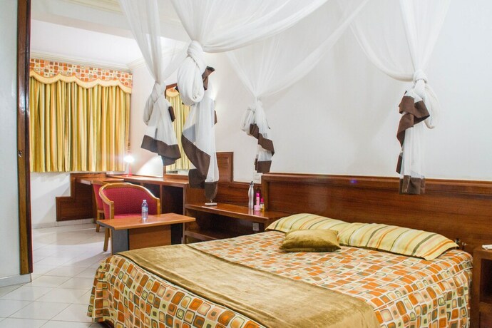 Imagen de la habitación del Hotel Oxford Royal. Foto 24