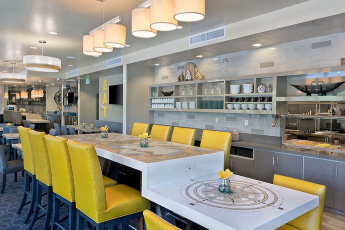 Imagen del bar/restaurante del Hotel Oxford Suites Bellingham. Foto 3