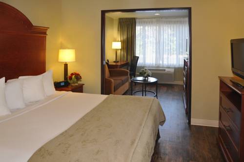 Imagen de la habitación del Hotel Oxford Suites Chico. Foto 4