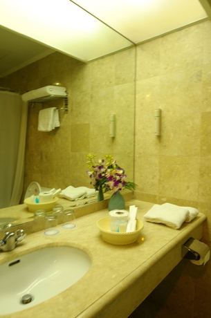 Imagen de la habitación del Hotel Oxford Suites Makati. Foto 3
