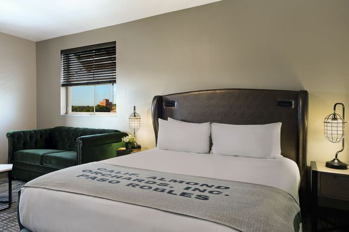 Imagen de la habitación del Hotel Oxford Suites Paso Robles. Foto 6