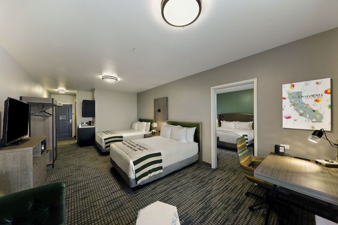 Imagen de la habitación del Hotel Oxford Suites Paso Robles. Foto 11