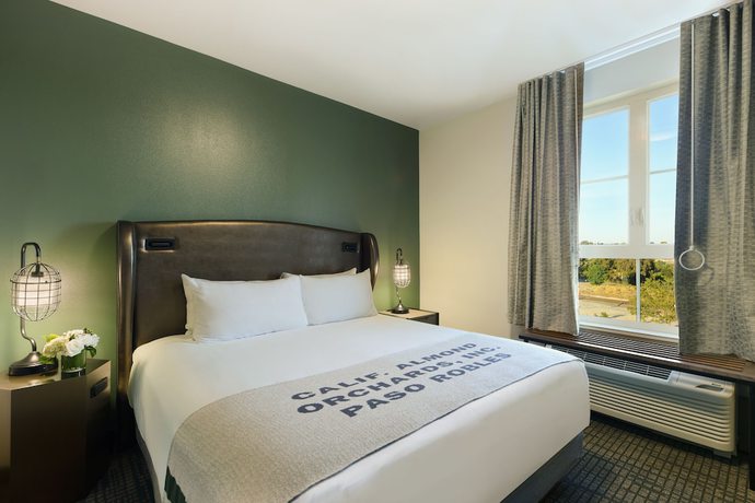 Imagen de la habitación del Hotel Oxford Suites Paso Robles. Foto 14