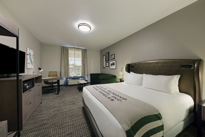 Imagen de la habitación del Hotel Oxford Suites Paso Robles. Foto 16