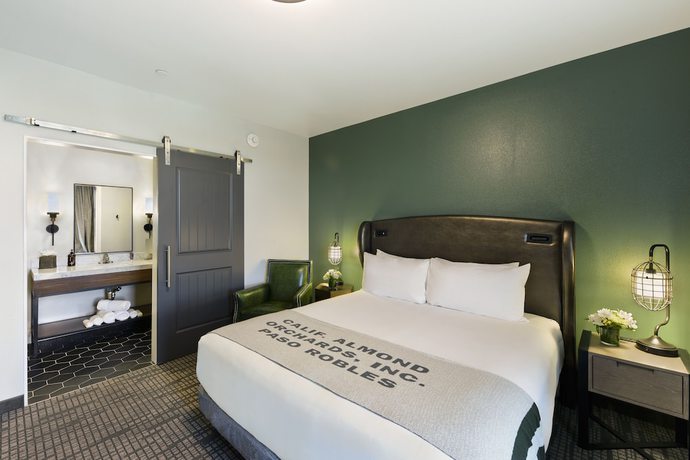 Imagen de la habitación del Hotel Oxford Suites Paso Robles. Foto 17