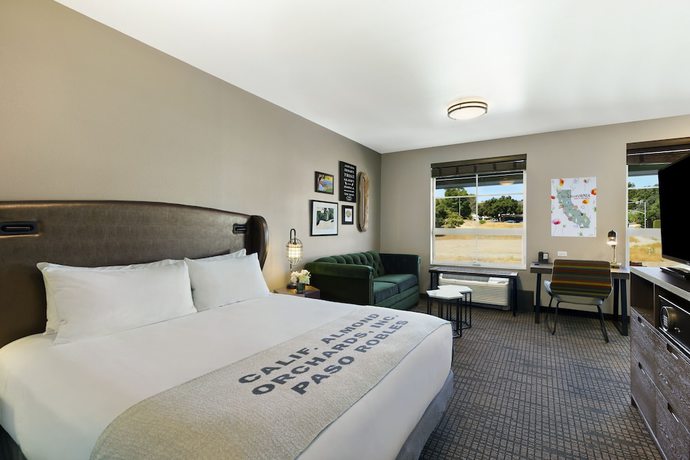Imagen de la habitación del Hotel Oxford Suites Paso Robles. Foto 19