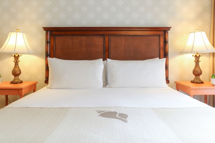 Imagen de la habitación del Hotel Oxford Suites Pismo Beach. Foto 6