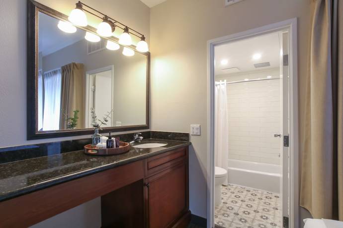 Imagen de la habitación del Hotel Oxford Suites Pismo Beach. Foto 16