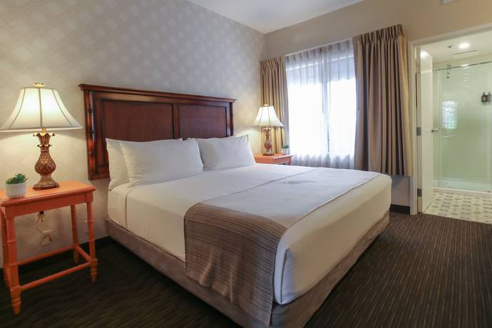 Imagen de la habitación del Hotel Oxford Suites Pismo Beach. Foto 19