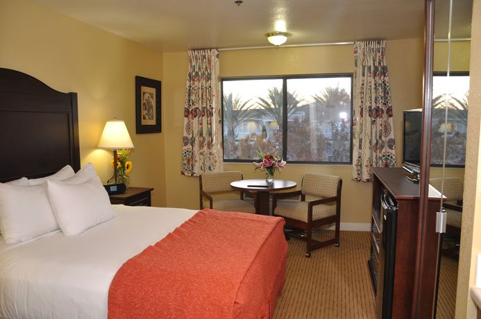 Imagen general del Hotel Oxford Suites Redding. Foto 2